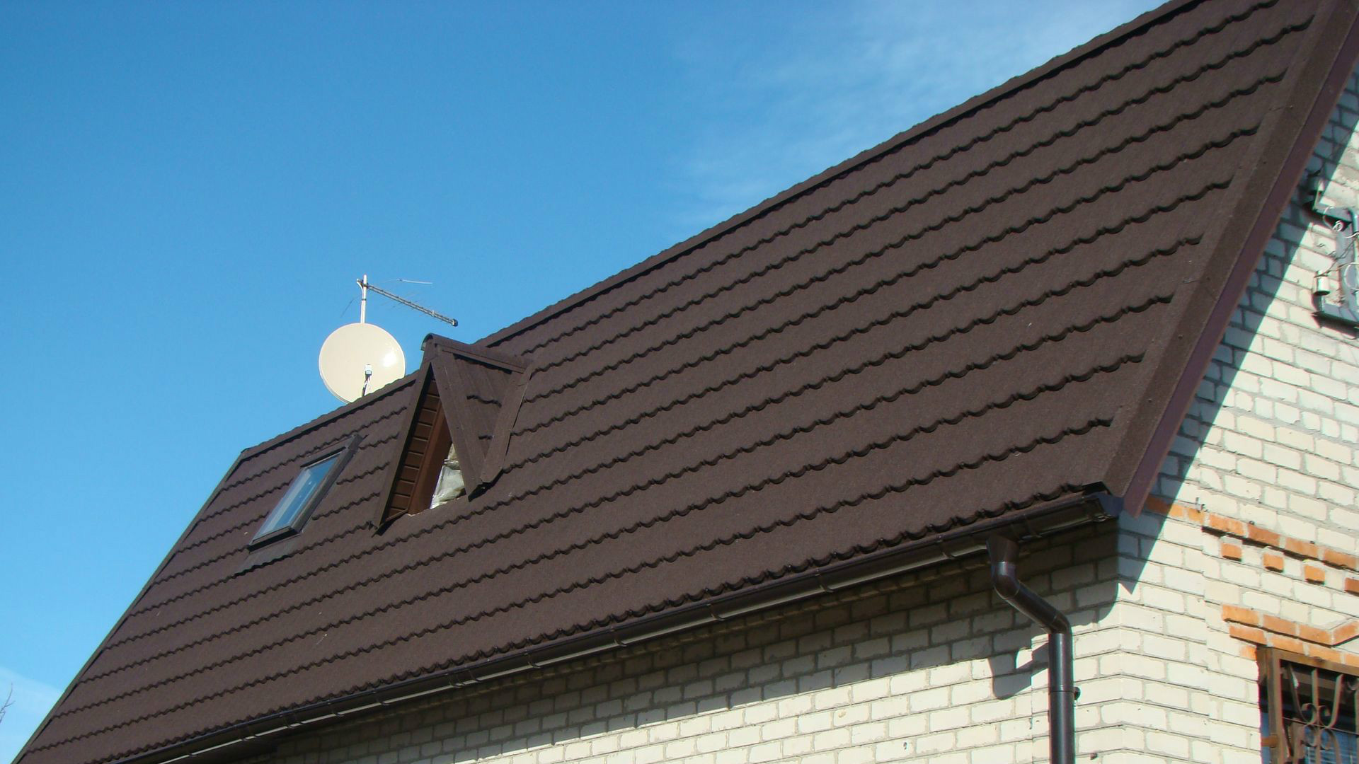 Композитна черепиця: молода і перспективна