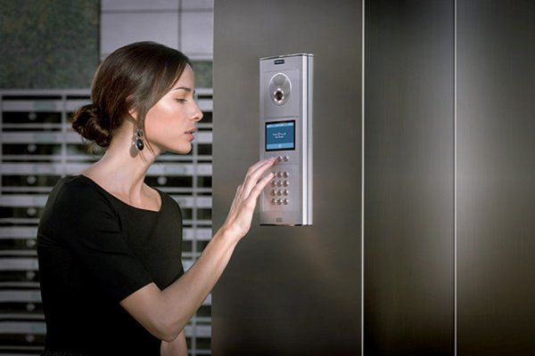 Домофон чи дверний дзвінок: що краще?